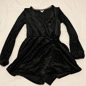 Women’s romper dress. Small.